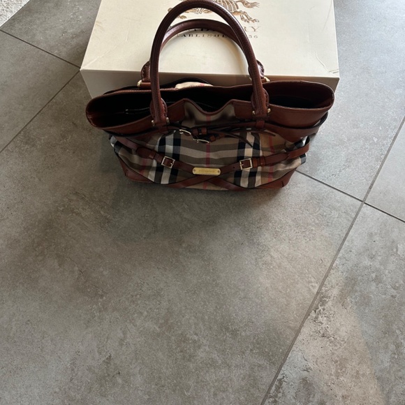Burberry Tote Handbag - Picture 2 of 7